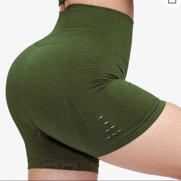 New Gorgeous Green Seamless Shorts - Picture 2 of 6